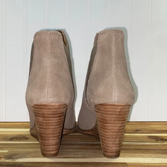 🍀Lucky Brand Youse Taupe Suede Chelsea Wedge Ankle Booties- Women’s 9M - Picture 5 of 9